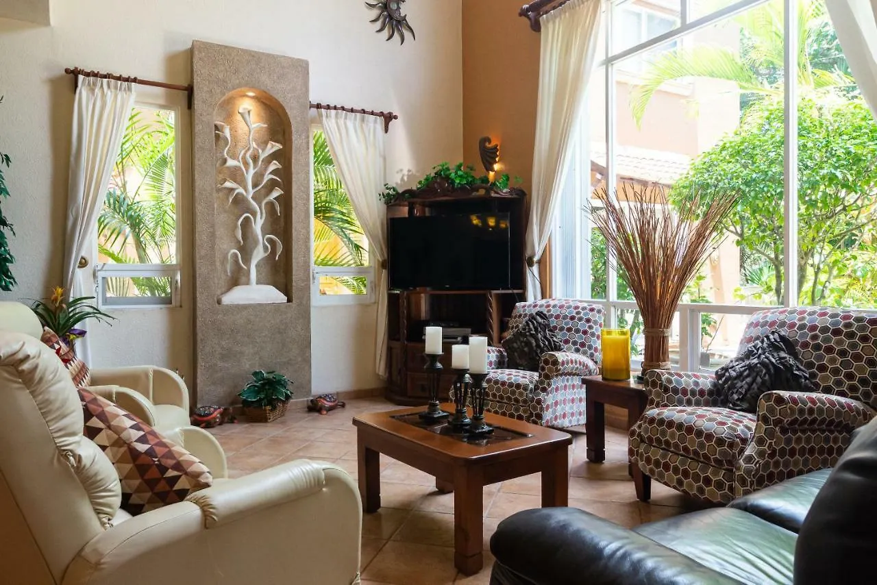 Casa Cascada - 3 Bdrm House For 6, Close To The Beach Playa del Carmen